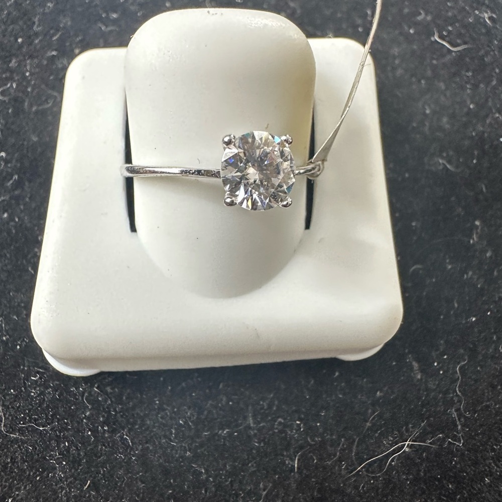 Black Diamonds 1.0ct Moissanite Solitaire Engagement Ring VVS1
